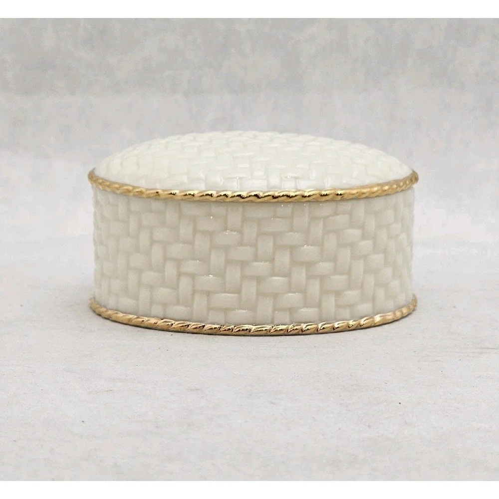 Vintage‎ Lenox Porcelain Trinket Box Basketweave Pattern with Gold Trim 3.25